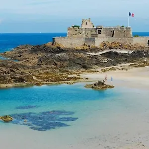 Le Plongeoir De Bon-secours , Saint-Malo France